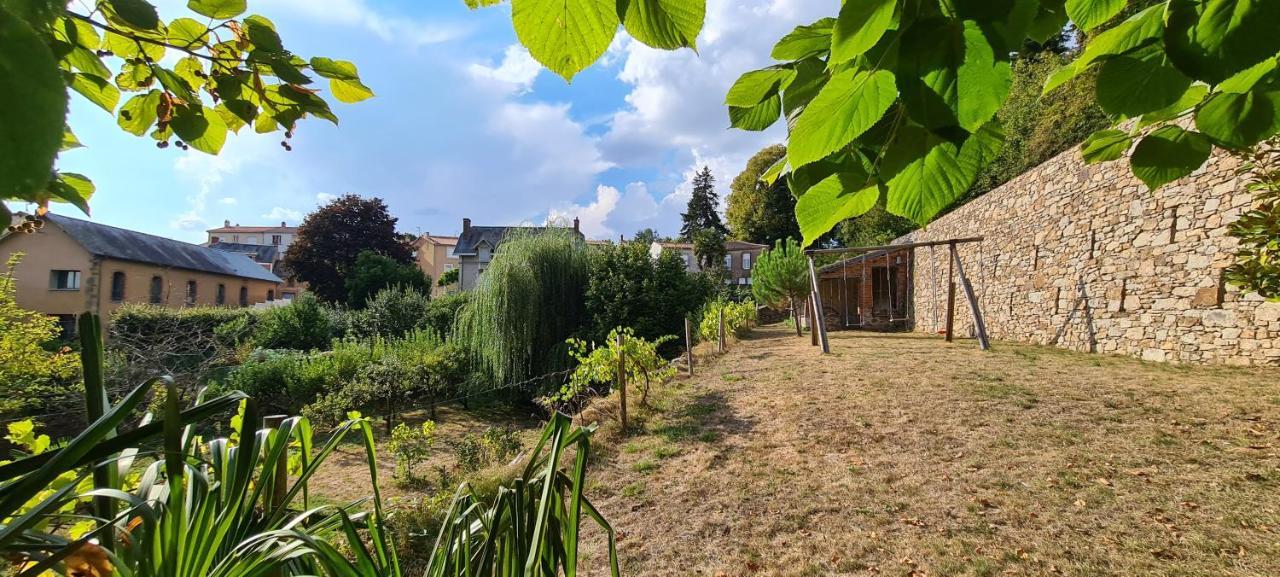 Les Hauts de St Jacques maison d'exception 300m2, jardin arboré 2000m2 Pouzauges Esterno foto